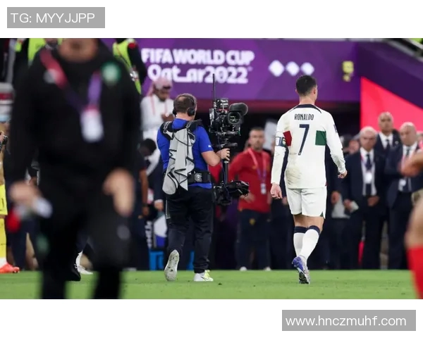 重庆足球队在世界杯预选赛中以56分稳居积分榜首位展现强劲实力