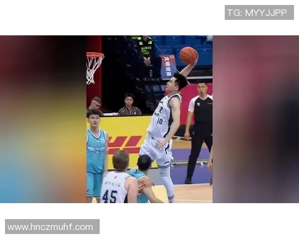 郭昊文：从青涩少年到篮球场上的璀璨明星的成长之路与奋斗故事