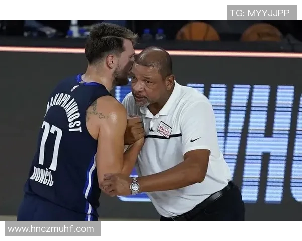 小牛与快船季后赛精彩对决视频回顾，重温激烈瞬间与精彩时刻