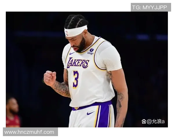 湖人队与森林狼队激战正酣谁能在季后赛中笑到最后